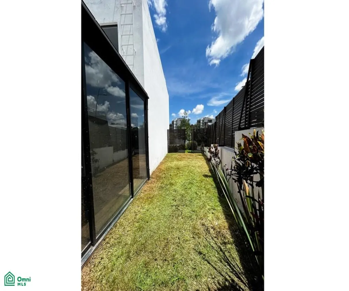 Casa En Venta,Fraccionamiento Valle Imperial,Calle Rinconada de la Orquidea 4510 4510, Zapopan, Jalisco 45134, 3 Habitaciones,3 Baños,Calle Rinconada de la Orquidea 4510,2,MX24695209