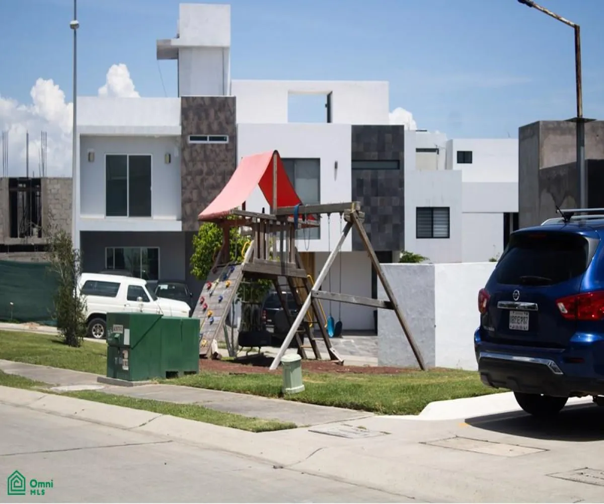 Casa En Venta,Fraccionamiento Valle Imperial,Calle Rinconada de la Orquidea 4510 4510, Zapopan, Jalisco 45134, 3 Habitaciones,3 Baños,Calle Rinconada de la Orquidea 4510,2,MX24695209