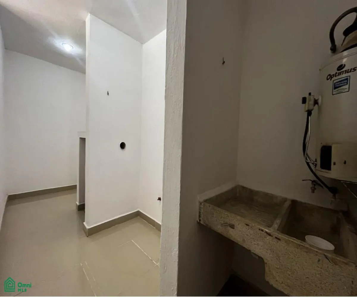 Casa En Venta,Fraccionamiento Valle Imperial,Calle Rinconada de la Orquidea 4510 4510, Zapopan, Jalisco 45134, 3 Habitaciones,3 Baños,Calle Rinconada de la Orquidea 4510,2,MX24695209