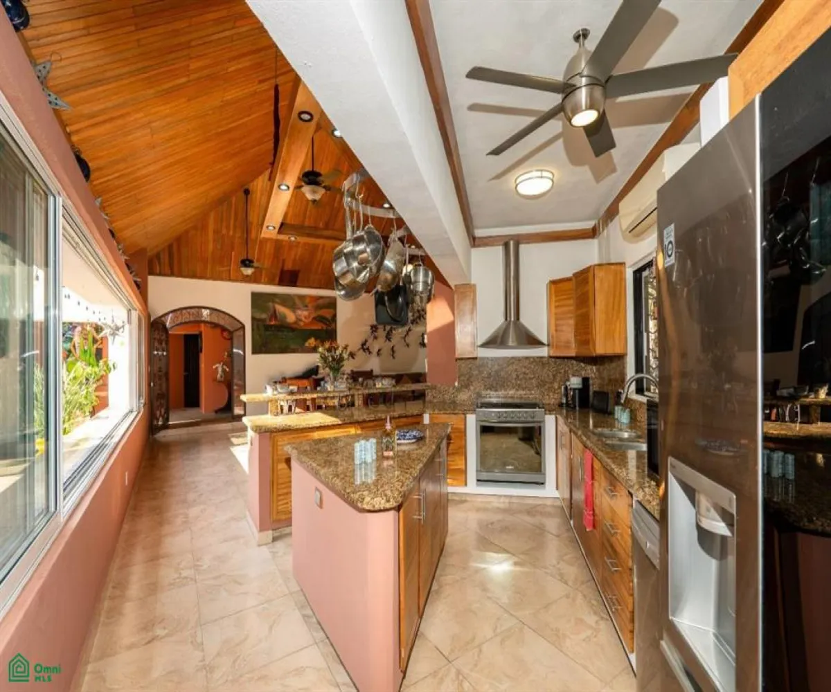 Casa En Venta,Gaviotas,Pez Espada 168, Puerto Vallarta, Jalisco 48328, 4 Habitaciones,4 Baños,Pez Espada,1,MX25937961