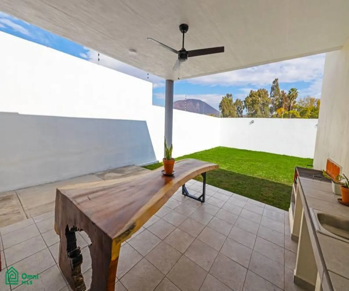 Casa En Venta,San Nicolás de Ibarra,Calle Zalate 12, Chapala, Jalisco 45940, 2 Habitaciones,2 Baños,Calle Zalate,1,MX25964937