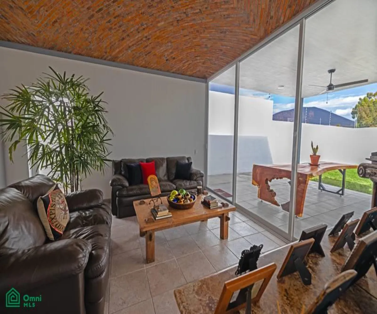 Casa En Venta,San Nicolás de Ibarra,Calle Zalate 12, Chapala, Jalisco 45940, 2 Habitaciones,2 Baños,Calle Zalate,1,MX25964937