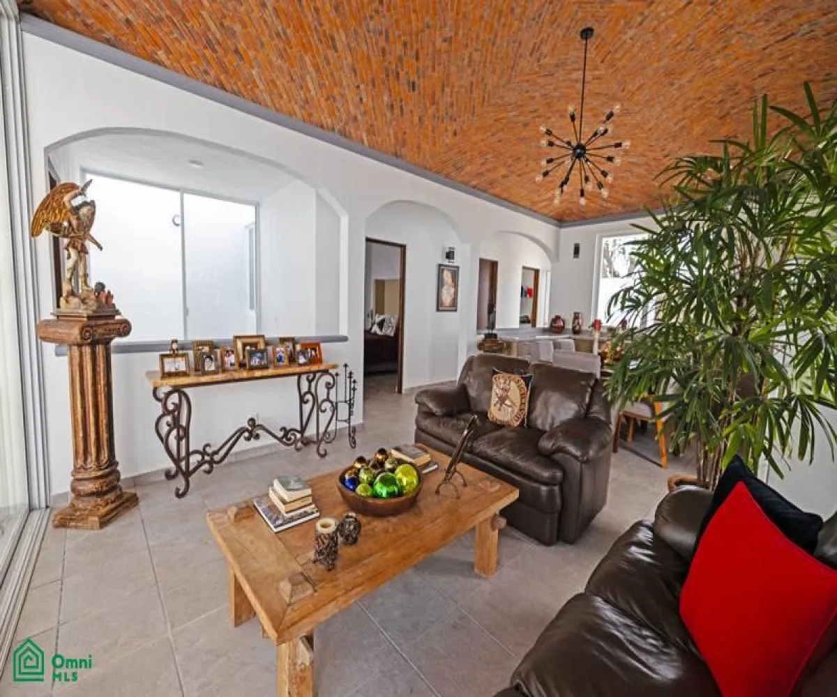 Casa En Venta,San Nicolás de Ibarra,Calle Zalate 12, Chapala, Jalisco 45940, 2 Habitaciones,2 Baños,Calle Zalate,1,MX25964937