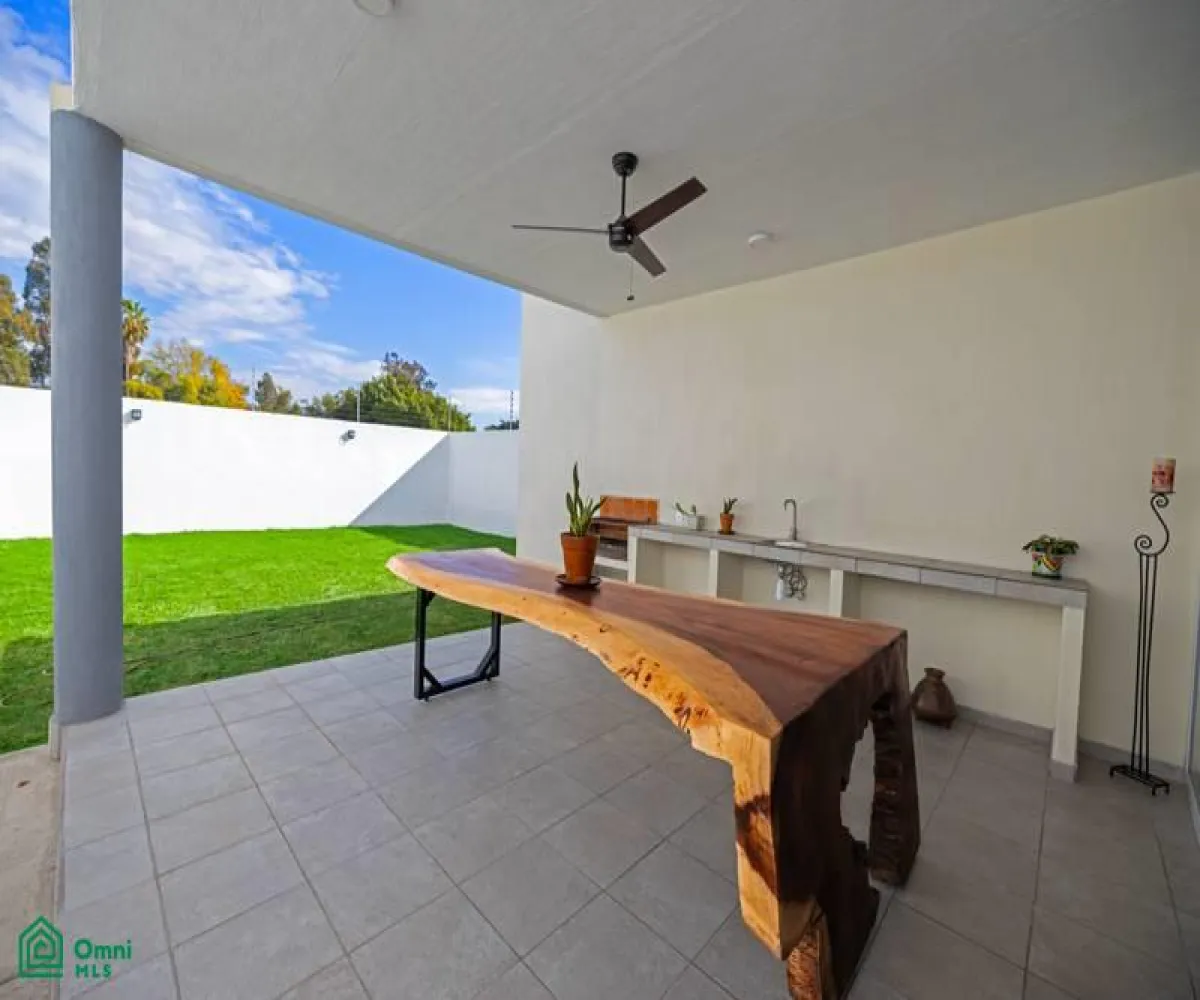 Casa En Venta,San Nicolás de Ibarra,Calle Zalate 12, Chapala, Jalisco 45940, 2 Habitaciones,2 Baños,Calle Zalate,1,MX25964937