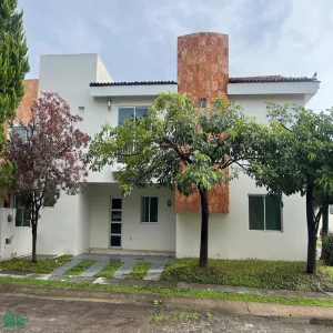 Casa En Venta,Fraccionamiento Jardín Real,Monarquía Sur 66, Zapopan, Jalisco 45136, 3 Habitaciones,5 Baños,Monarquía Sur,2,MX25965100