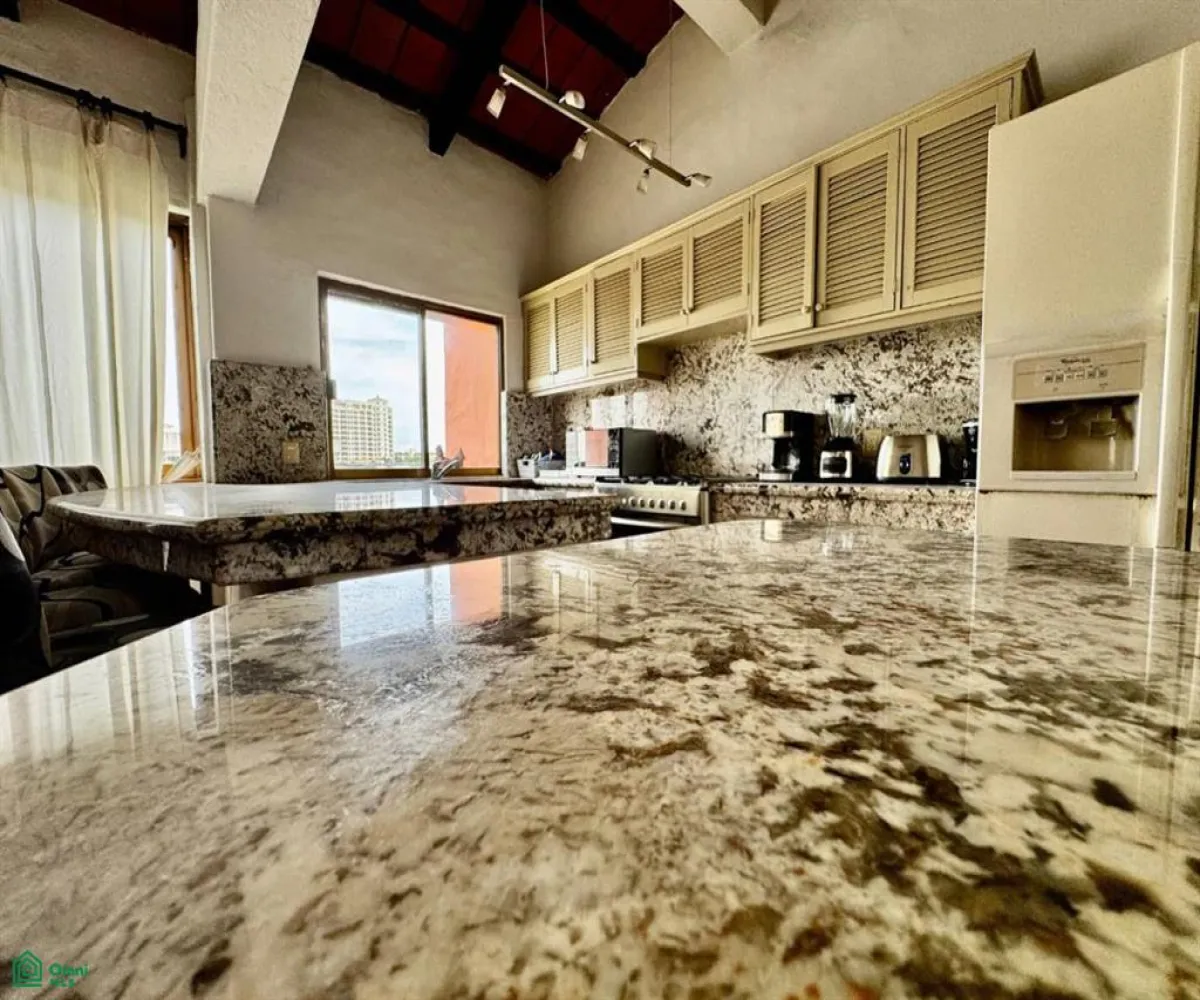 Departamento En Venta,Marina Vallarta,Paseo de la Marina 4416, Puerto Vallarta, Jalisco 48354, 2 Habitaciones,2 Baños,Paseo de la Marina,3,MX25966173