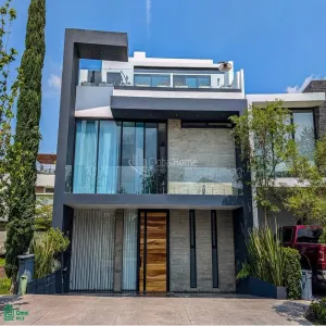 Casa En Venta,Punto Sur,Alameda punto sur 6236, Tlajomulco de Zuniga, Jalisco 45645, 3 Habitaciones,5 Baños,Alameda punto sur,3,MX25966187