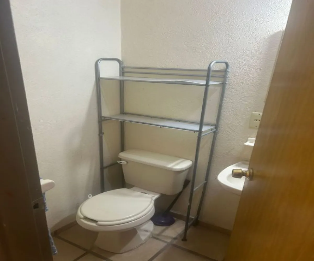 Casa En Venta,Parques del Bosque,Avenida Primavera 2772 5, San Pedro Tlaquepaque, Jalisco 45609, 4 Habitaciones,3 Baños,Avenida Primavera,1,pLmMAdj