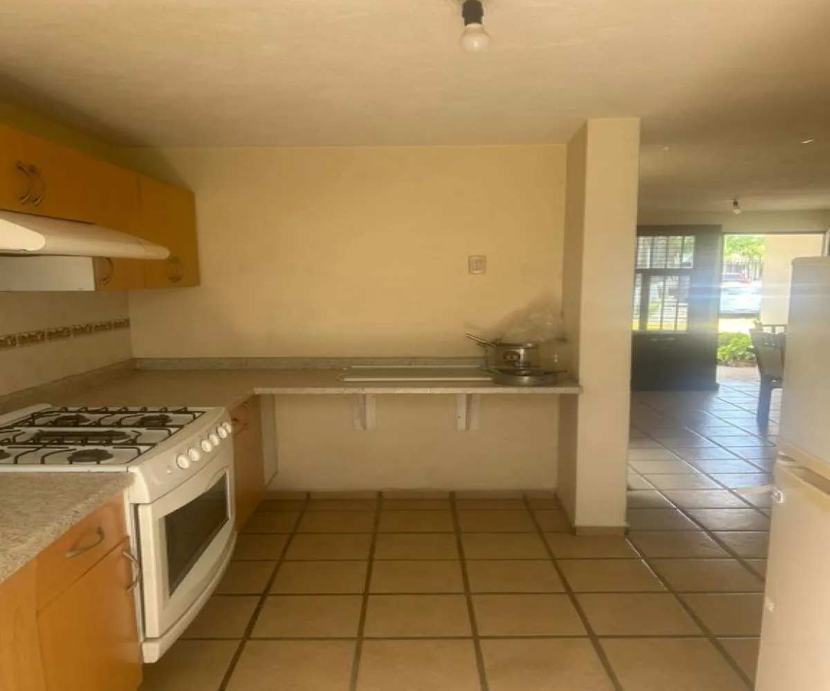 Casa En Venta,Parques del Bosque,Avenida Primavera 2772 5, San Pedro Tlaquepaque, Jalisco 45609, 4 Habitaciones,3 Baños,Avenida Primavera,1,pLmMAdj