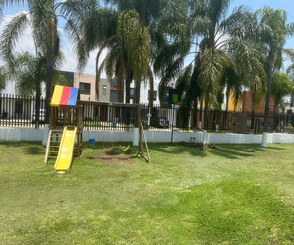 Casa En Venta,Parques del Bosque,Avenida Primavera 2772 5, San Pedro Tlaquepaque, Jalisco 45609, 4 Habitaciones,3 Baños,Avenida Primavera,1,pLmMAdj