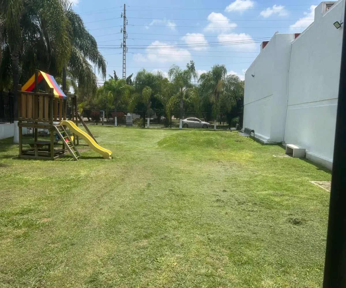 Casa En Venta,Parques del Bosque,Avenida Primavera 2772 5, San Pedro Tlaquepaque, Jalisco 45609, 4 Habitaciones,3 Baños,Avenida Primavera,1,pLmMAdj