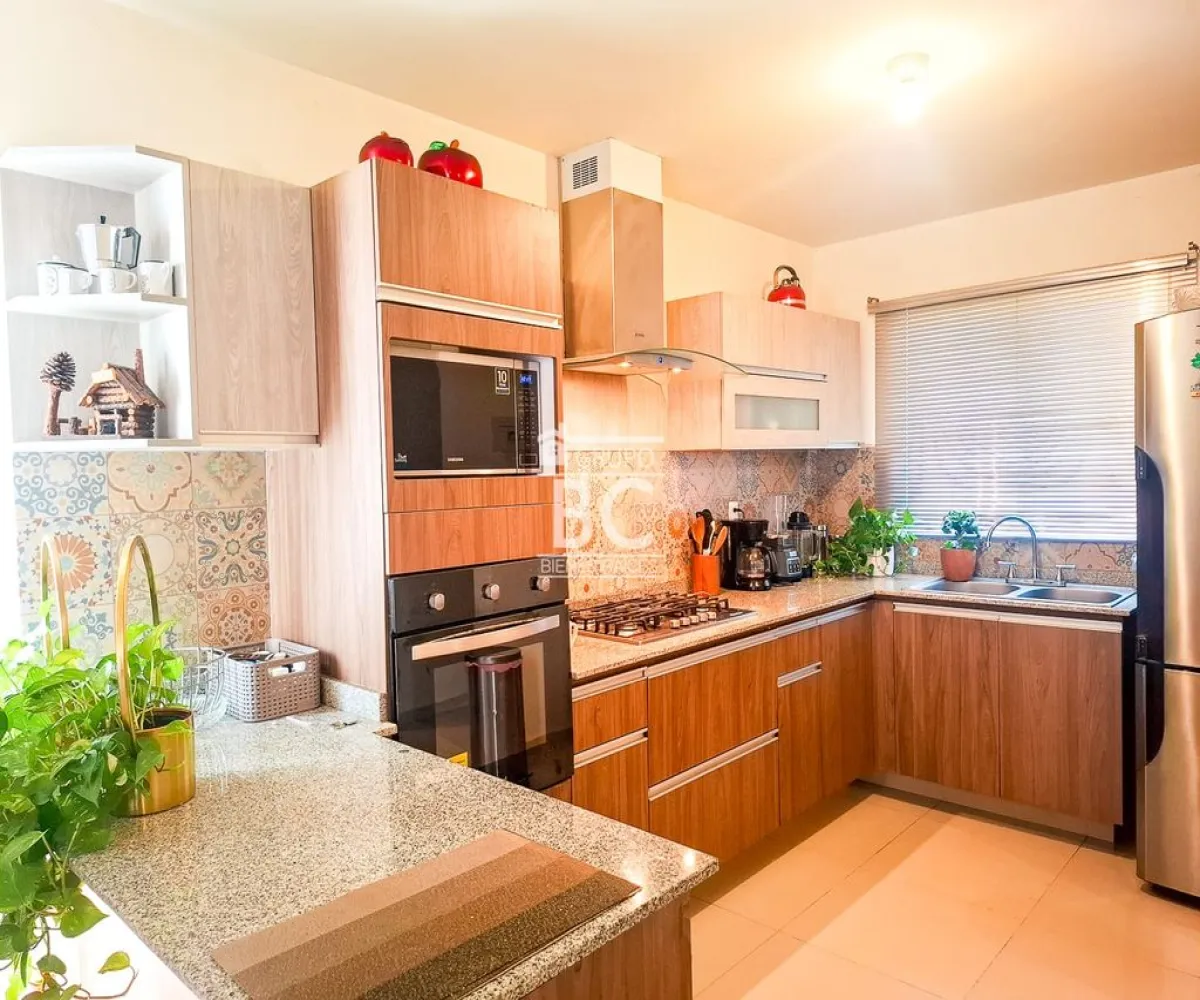 Casa En Venta,Fraccionamiento El Campestre , Col la venta del a,Avenida de la Pradera 844 109, Zapopan, Jalisco 45221, 3 Habitaciones,1 Baño,Avenida de la Pradera,2,pu2pUPC