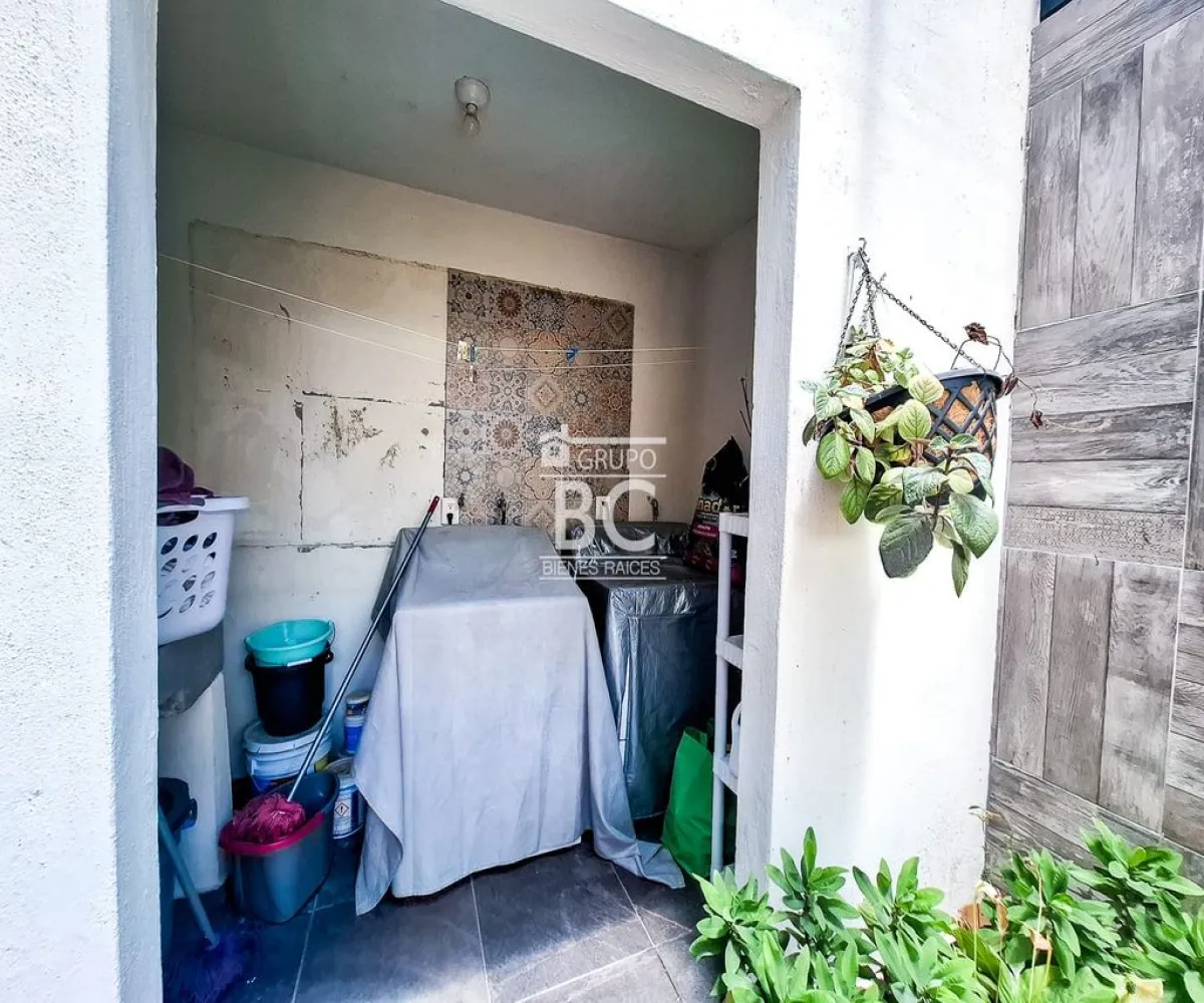 Casa En Venta,Fraccionamiento El Campestre , Col la venta del a,Avenida de la Pradera 844 109, Zapopan, Jalisco 45221, 3 Habitaciones,1 Baño,Avenida de la Pradera,2,pu2pUPC