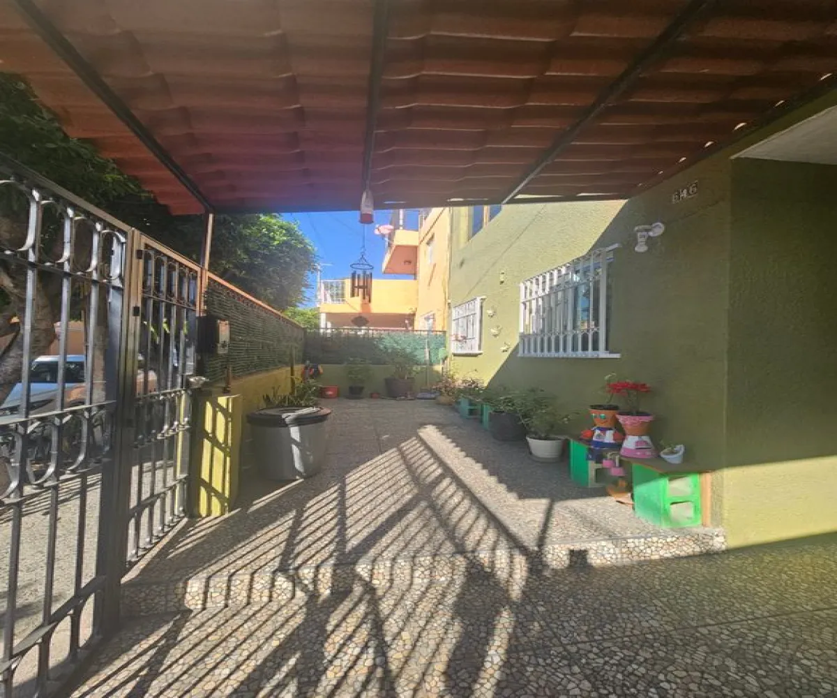 Casa En Venta,Santa Elena Estadio,Luis Manuel Rojas 646, Guadalajara, Jalisco 44230, 4 Habitaciones,2 Baños,Luis Manuel Rojas,2,pPED3hU