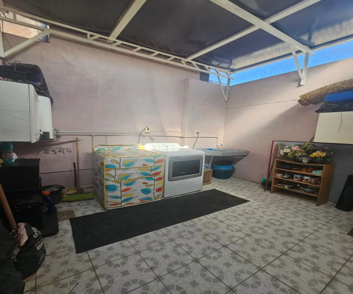 Casa En Venta,Santa Elena Estadio,Luis Manuel Rojas 646, Guadalajara, Jalisco 44230, 4 Habitaciones,2 Baños,Luis Manuel Rojas,2,pPED3hU