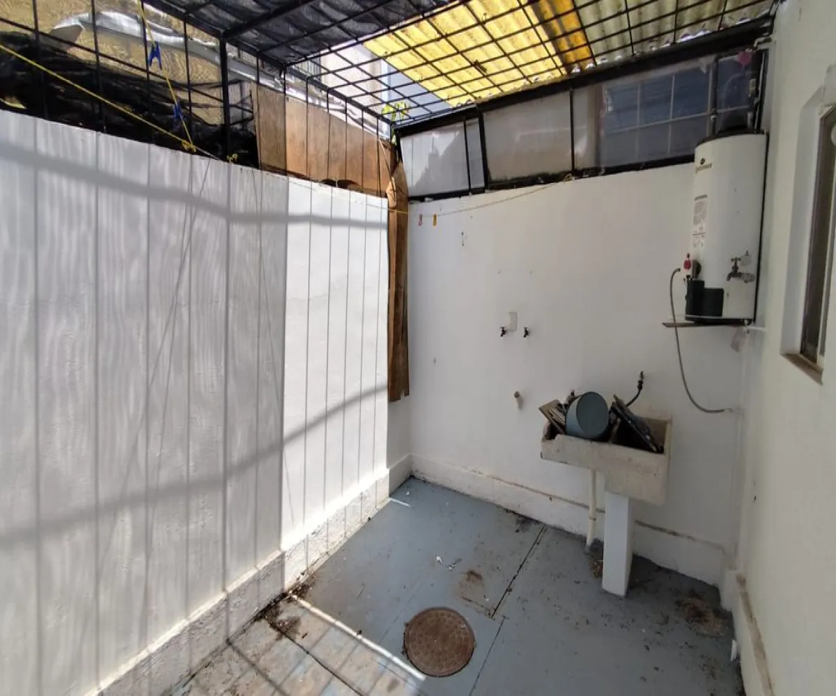 Casa En Venta,Ponciano Arriaga,Privada Santa Clara 8 12, San Pedro Tlaquepaque, Jalisco 45600, 3 Habitaciones,1 Baño,Privada Santa Clara 8,2,pt0bIVp