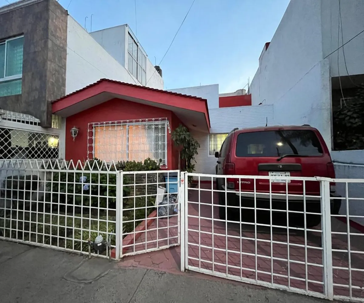 Casa En Venta,Jardines Alcalde,Calle Amado Aguirre 733, Guadalajara, Jalisco 44298, 3 Habitaciones,3 Baños,Calle Amado Aguirre,1,pe1R69m