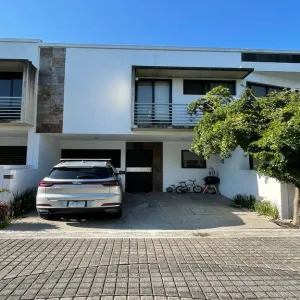 Casa En Venta,San Juan de Ocotán,Avenida 5 de Mayo 5598 10, Zapopan, Jalisco 45019, 3 Habitaciones,3 Baños,Avenida 5 de Mayo,2,pfu8ymq