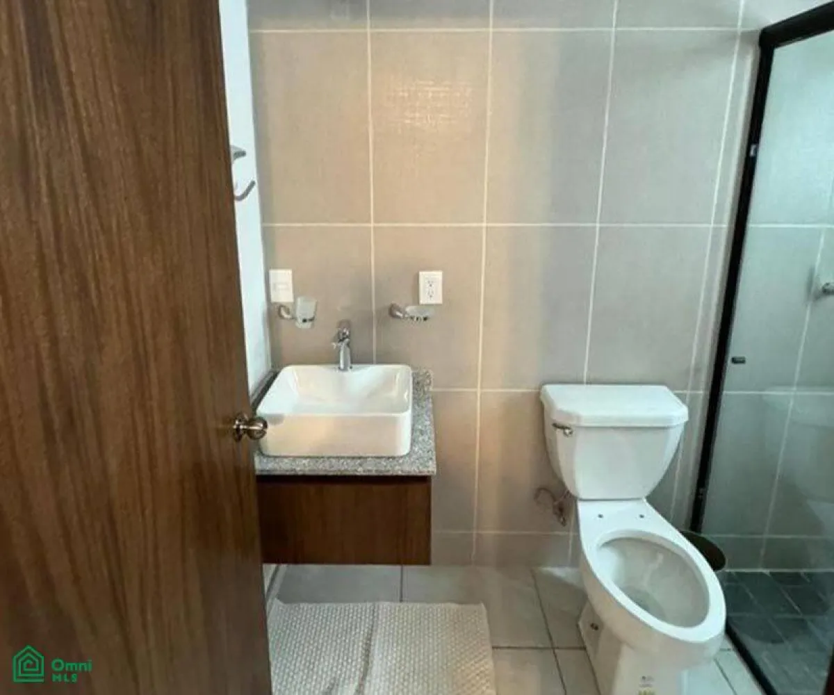 Casa En Venta,Chapala Centro,AV LA ESTACION 94 INTERIOR 2, Chapala, Jalisco 45900, 3 Habitaciones,3 Baños,AV LA ESTACION,2,MX25968532