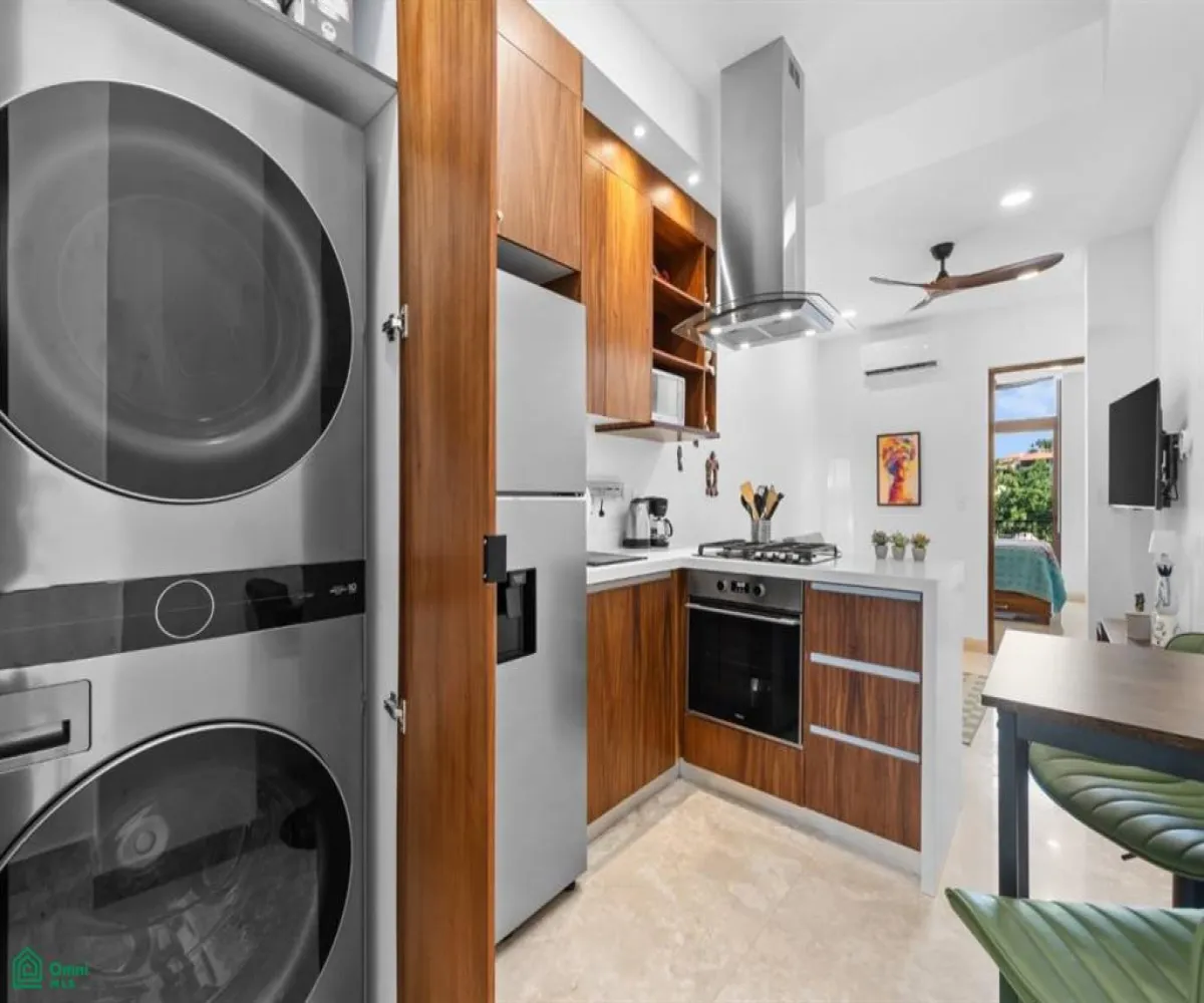 Departamento En Venta,Emiliano Zapata,Aquiles Serdán 374, Puerto Vallarta, Jalisco 48380, 1 Cuarto,1 Baño,Aquiles Serdán,3,MX25970027