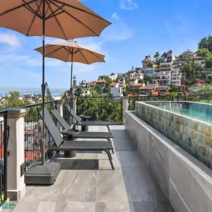 Departamento En Venta,Emiliano Zapata,Aquiles Serdán 374, Puerto Vallarta, Jalisco 48380, 1 Cuarto,1 Baño,Aquiles Serdán,3,MX25970027