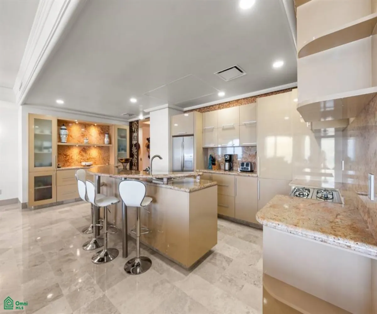 Departamento En Venta,Marina Vallarta,Paseo de la marina #655 INT 1501, Puerto Vallarta, Jalisco 48354, 4 Habitaciones,4 Baños,Paseo de la marina,1,MX25971937