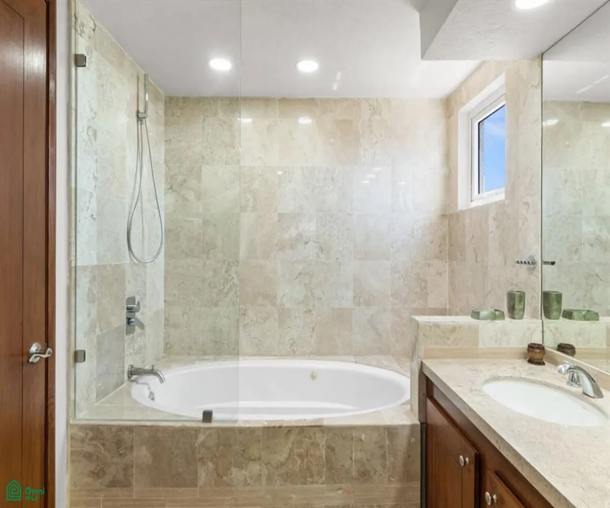 Departamento En Venta,Marina Vallarta,Paseo de la marina #655 INT 1501, Puerto Vallarta, Jalisco 48354, 4 Habitaciones,4 Baños,Paseo de la marina,1,MX25971937