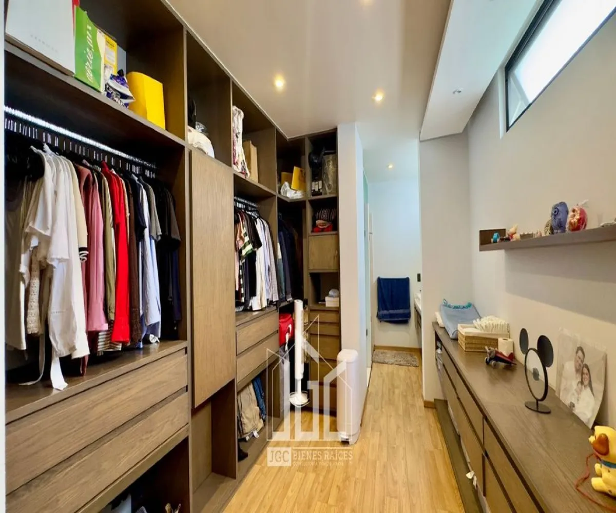 Casa En Venta,Los Gavilanes,Haro 699, Tlajomulco de Zúñiga, Jalisco 45645, 4 Habitaciones,4 Baños,Haro,2,p8rVAWQ