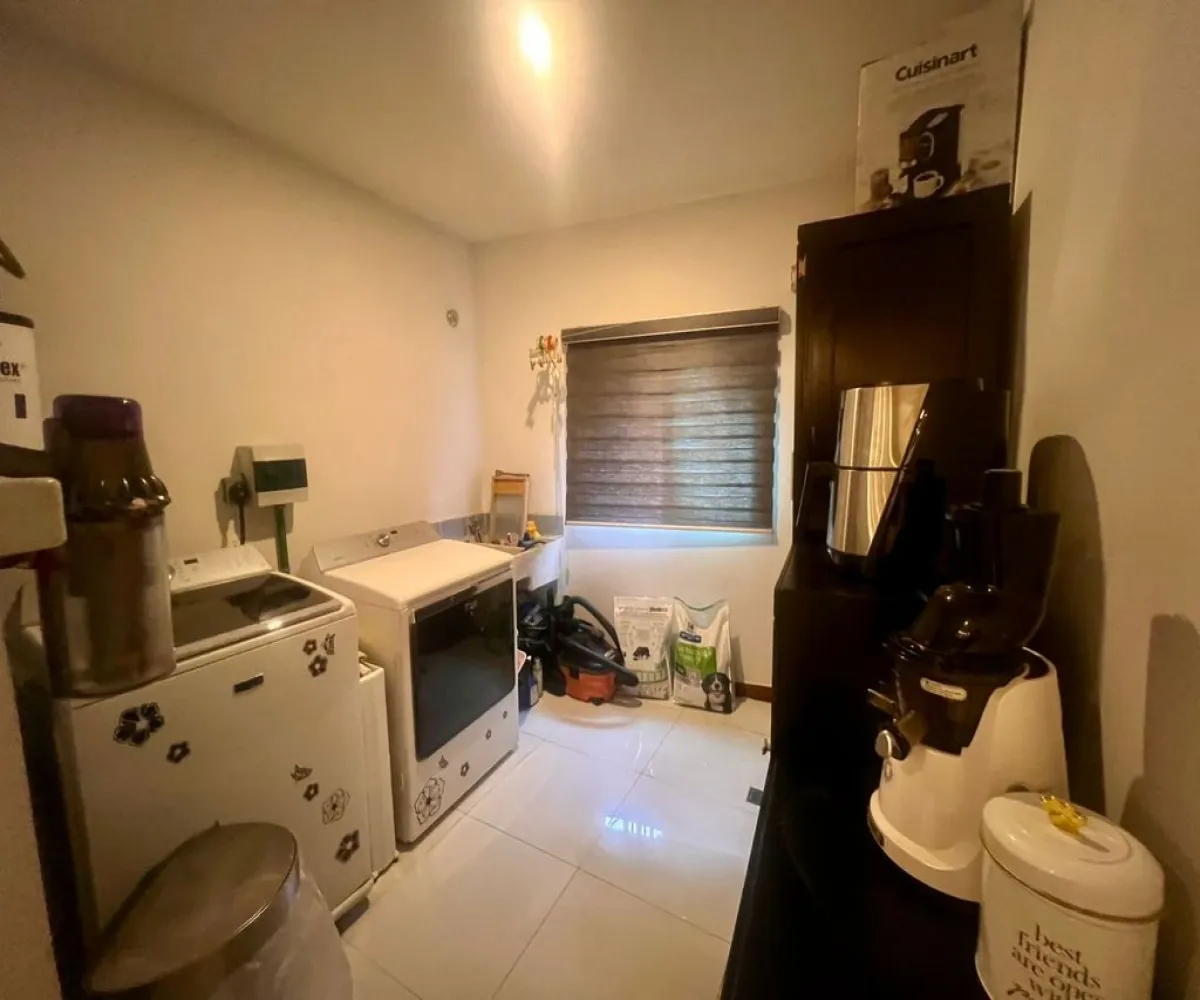 Casa En Venta,Colinas del Rey,Paseo Rey Constantino 120, Zapopan, Jalisco 45130, 4 Habitaciones,3 Baños,Paseo Rey Constantino,1,pm9ruUy Casa En Venta,Colinas del Rey,Paseo Rey Constantino 120, Zapopan, Jalisco 45130, 4 Habitaciones,3 Baños,Paseo Rey Constantino,1,pm9ruUy