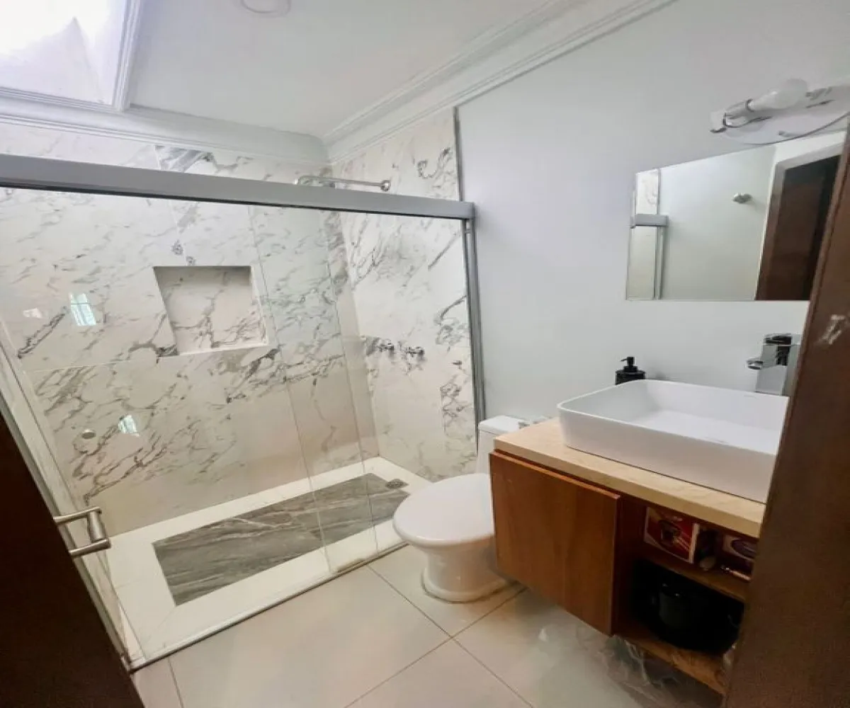 Casa En Venta,Colinas del Rey,Paseo Rey Constantino 120, Zapopan, Jalisco 45130, 4 Habitaciones,3 Baños,Paseo Rey Constantino,1,pm9ruUy Casa En Venta,Colinas del Rey,Paseo Rey Constantino 120, Zapopan, Jalisco 45130, 4 Habitaciones,3 Baños,Paseo Rey Constantino,1,pm9ruUy