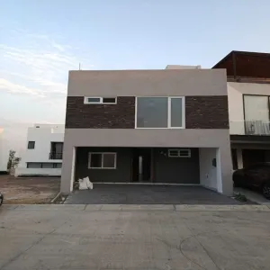 Casa En Venta,Capital Norte,Avenida F 5250 101, Zapopan, Jalisco 45134, 3 Habitaciones,3 Baños,Avenida F,1,pAtDmAY