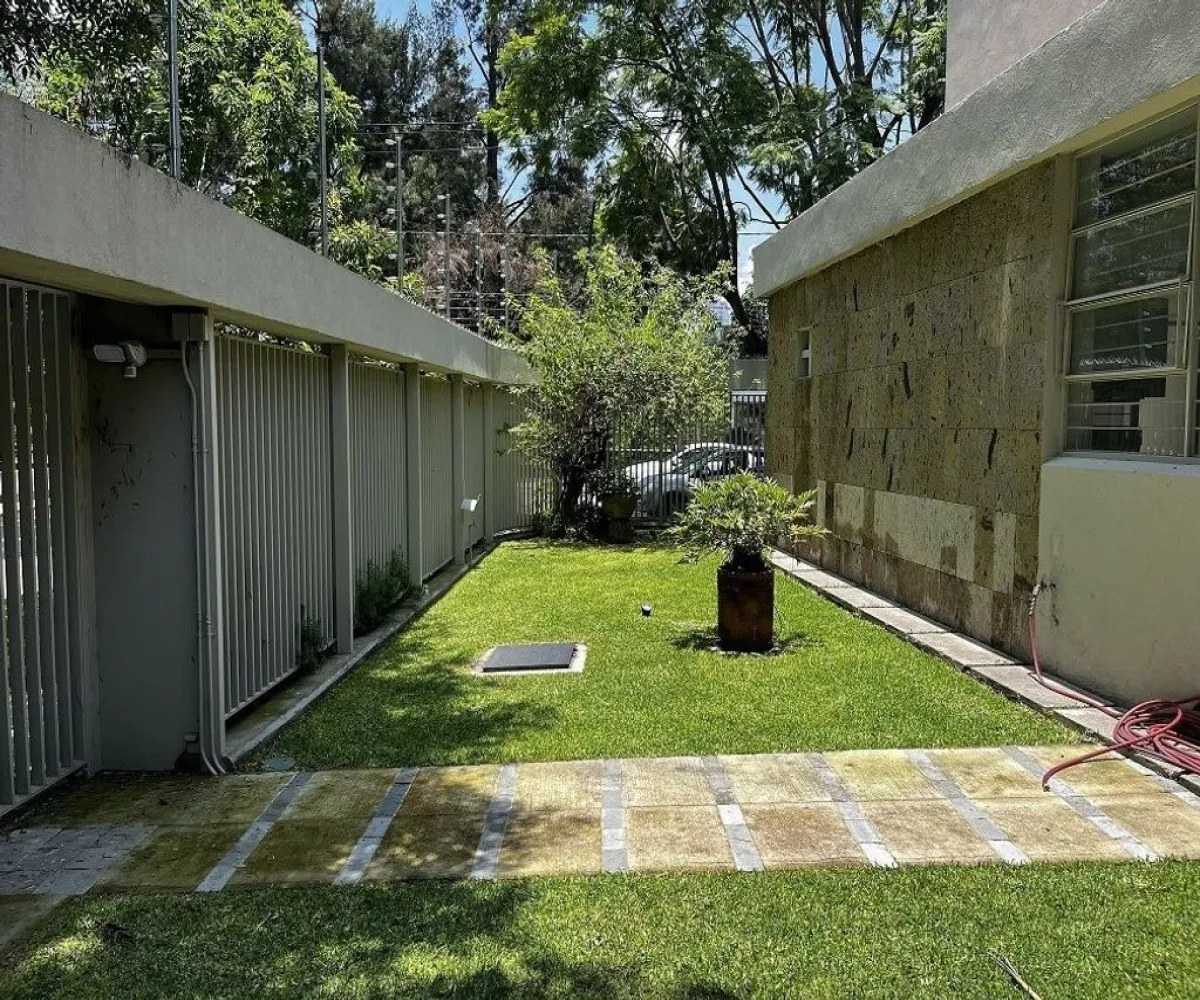 Casa En Venta,Chapalita Oriente,Santa Rita 1095, Zapopan, Jalisco 45040, 4 Habitaciones,3 Baños,Santa Rita,1,pAnjAdL