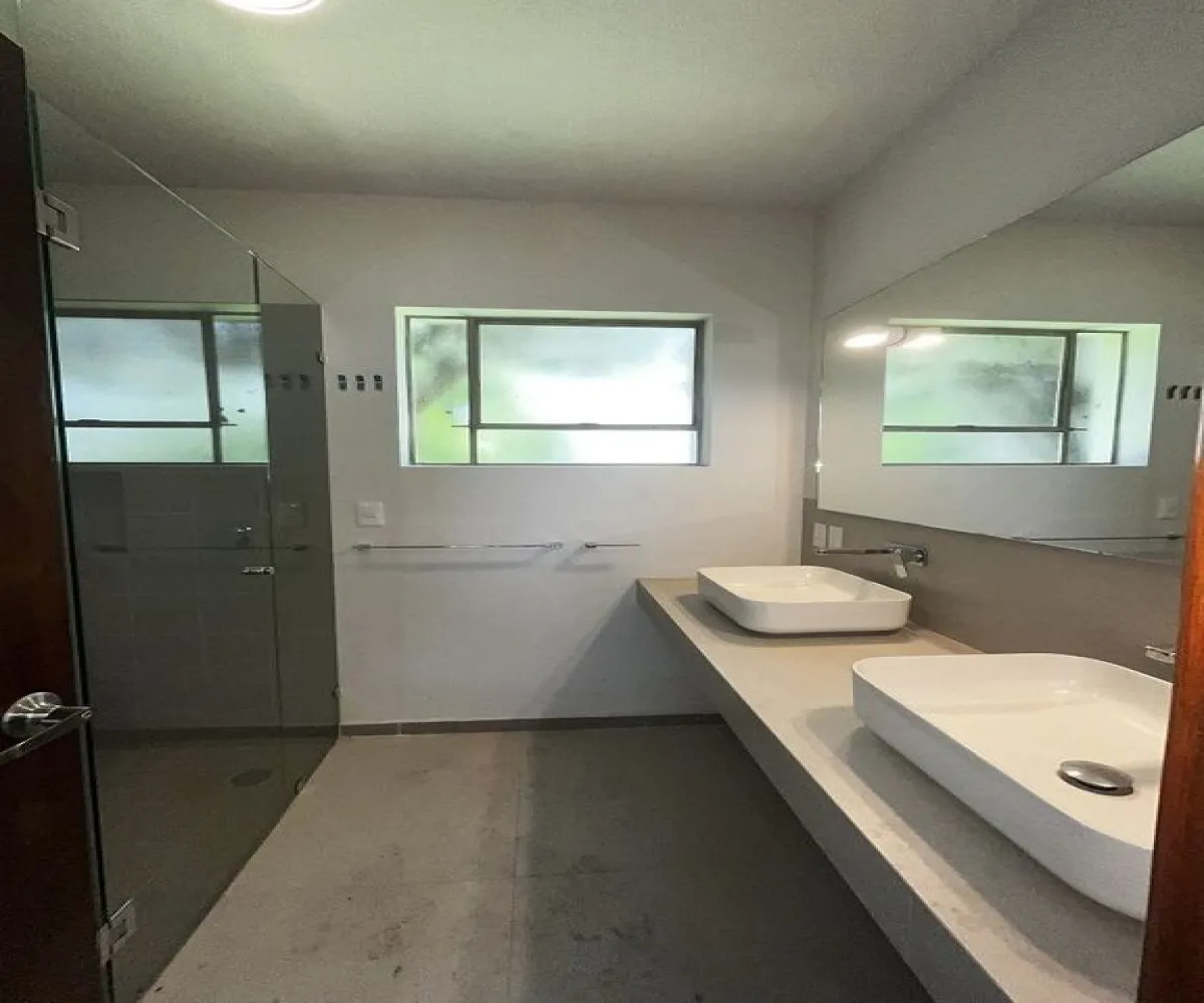 Casa En Venta,Chapalita Oriente,Santa Rita 1095, Zapopan, Jalisco 45040, 4 Habitaciones,3 Baños,Santa Rita,1,pAnjAdL