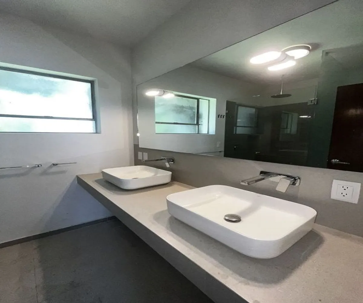 Casa En Venta,Chapalita Oriente,Santa Rita 1095, Zapopan, Jalisco 45040, 4 Habitaciones,3 Baños,Santa Rita,1,pAnjAdL