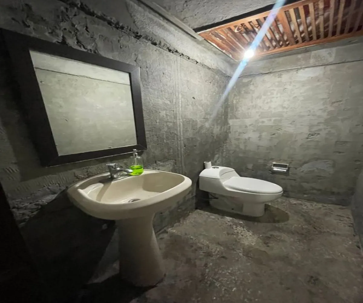 Casa En Venta,Providencia,Av Pablo Neruda 2572, Guadalajara, Jalisco 44630, 7 Habitaciones,1 Baño,Av Pablo Neruda,3,paYJLKw