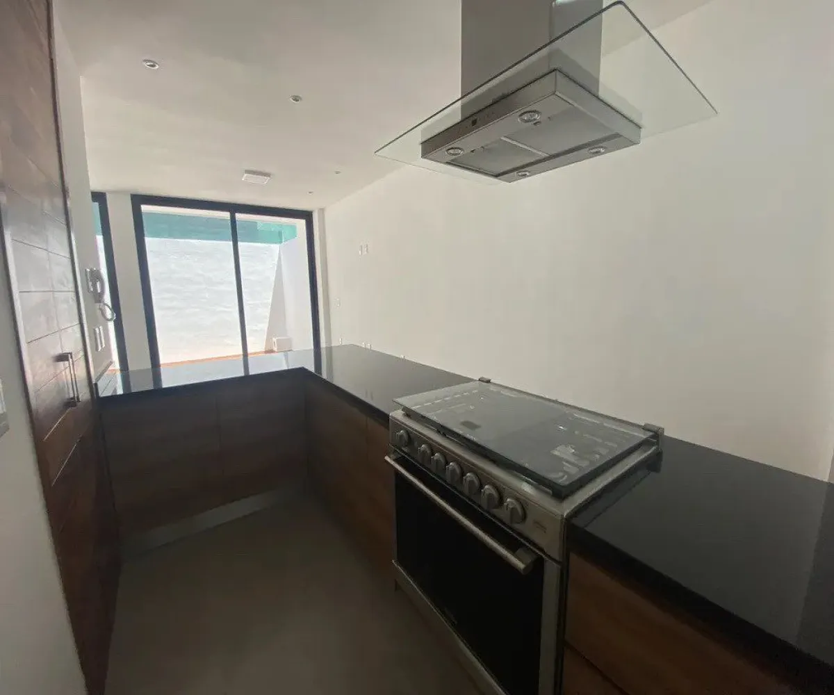 Departamento En Venta,Fracc Juan Manuel Vallarta,Avenida Inglaterra 000, Zapopan, Jalisco 45120, 1 Cuarto,1 Baño, Avenida Inglaterra,1,pjnjVuX