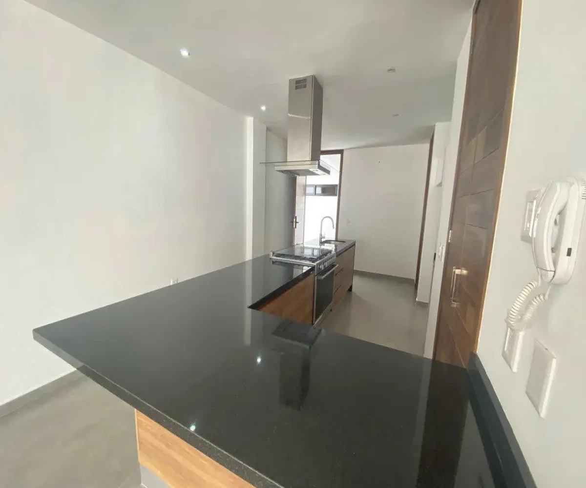 Departamento En Venta,Fracc Juan Manuel Vallarta,Avenida Inglaterra 000, Zapopan, Jalisco 45120, 1 Cuarto,1 Baño, Avenida Inglaterra,1,pjnjVuX