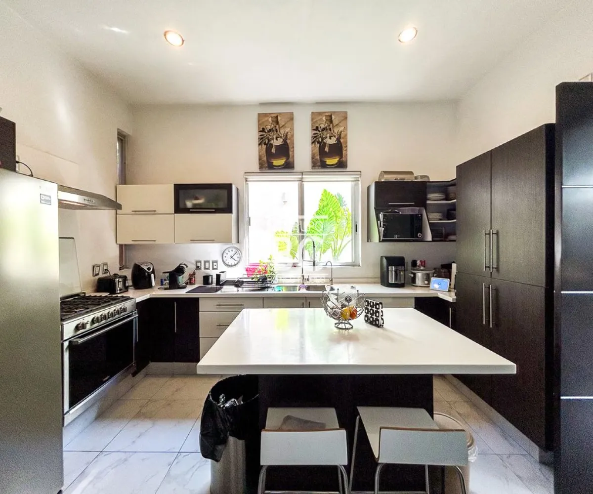 Casa En Venta,Los Gavilanes,Quintanar de la Rioja S/N 232, Tlajomulco de Zúñiga, Jalisco 45645, 5 Habitaciones,5 Baños,Quintanar de la Rioja,1,pOpN9kc