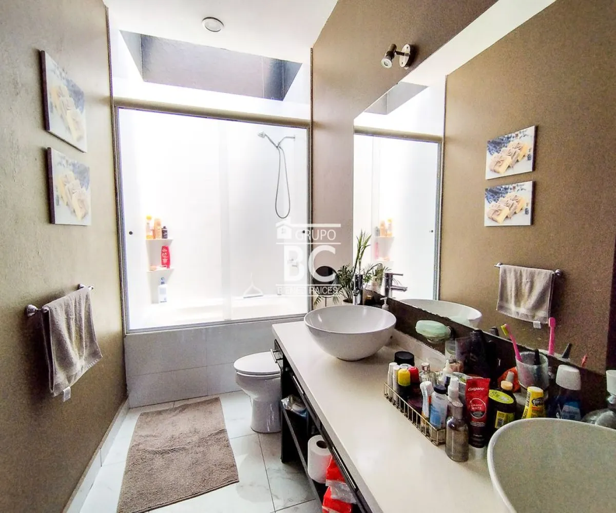 Casa En Venta,Los Gavilanes,Quintanar de la Rioja S/N 232, Tlajomulco de Zúñiga, Jalisco 45645, 5 Habitaciones,5 Baños,Quintanar de la Rioja,1,pOpN9kc