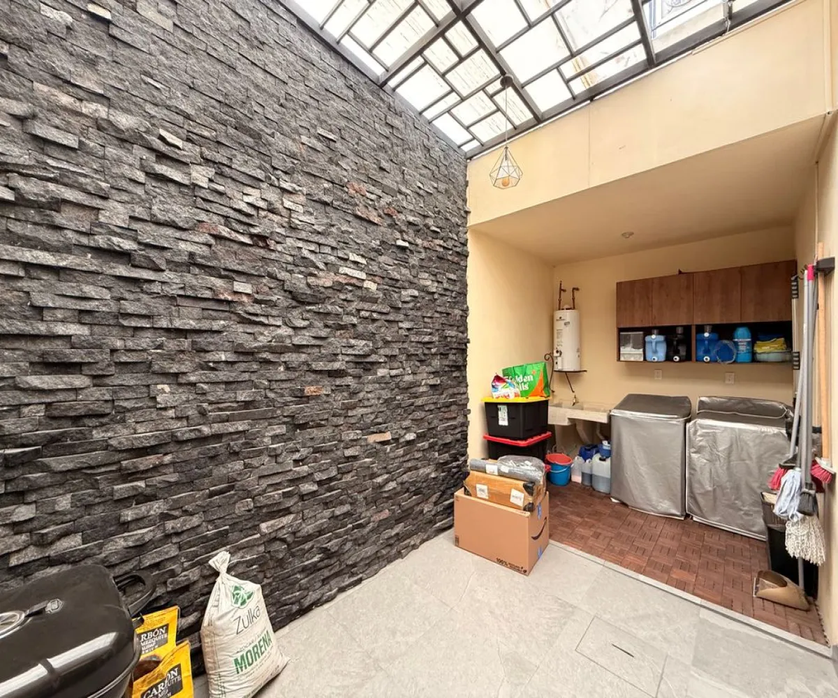 Casa En Venta,Alta California,Boulevard Alta California S/N, Tlajomulco de Zúñiga, Jalisco 45650, 3 Habitaciones,2 Baños,Boulevard Alta California,2,pLFkGwY