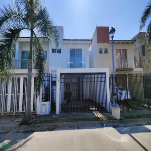 Casa En Renta,Residencial Fluvial Vallarta,Rio Santiago 155, Puerto Vallarta, Jalisco 48312, 2 Habitaciones,1 Baño,Rio Santiago,2,MX25980853