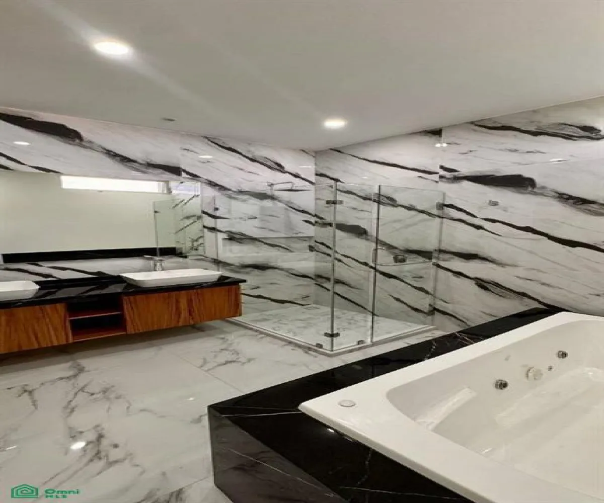 Casa En Venta,San Juan de Ocotán,Fraccionamiento en villa verona D-19, Zapopan, Jalisco 45019, 5 Habitaciones,8 Baños,Fraccionamiento en villa verona,MX25980872