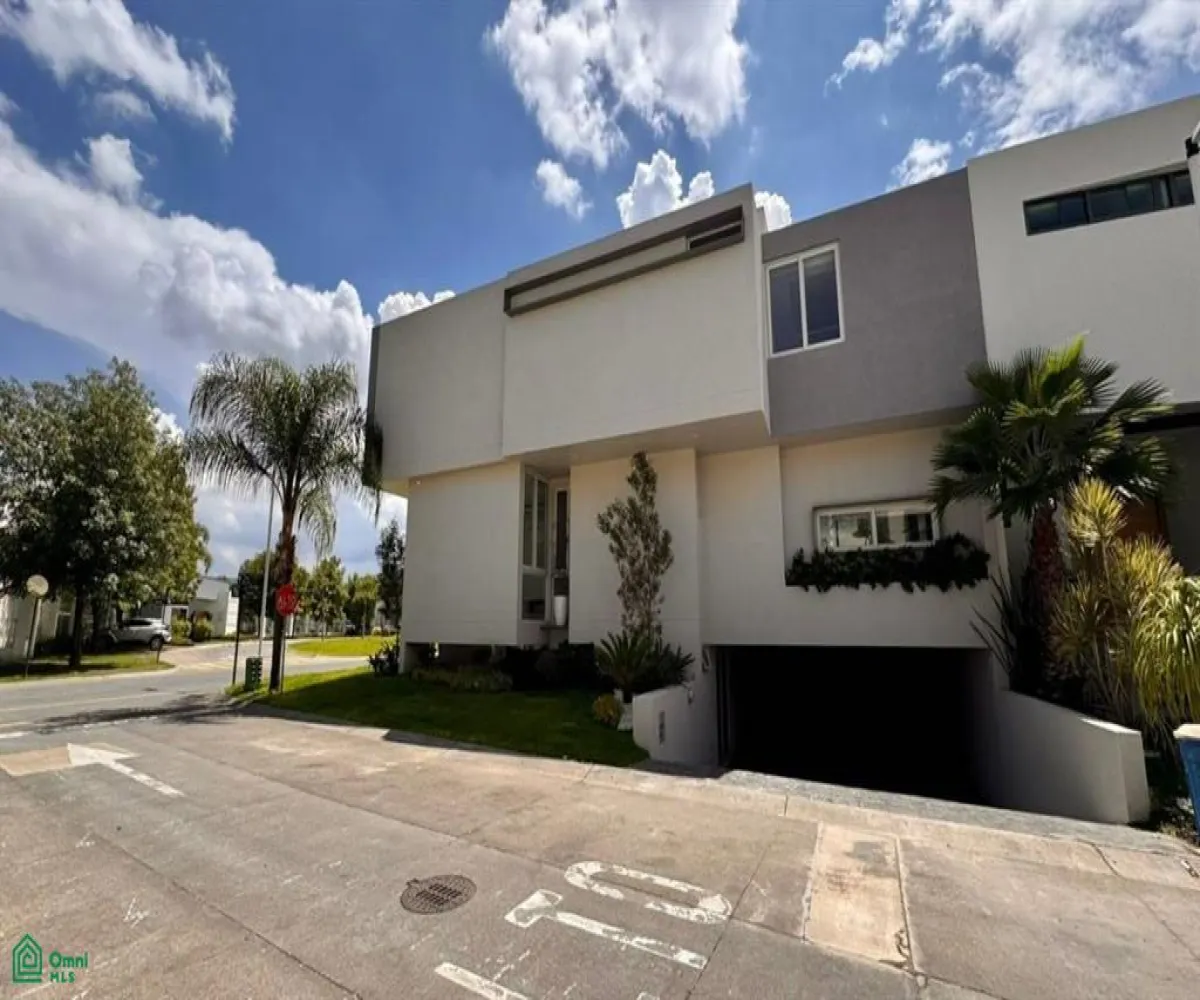 Casa En Venta,San Juan de Ocotán,Fraccionamiento en villa verona D-19, Zapopan, Jalisco 45019, 5 Habitaciones,8 Baños,Fraccionamiento en villa verona,MX25980872