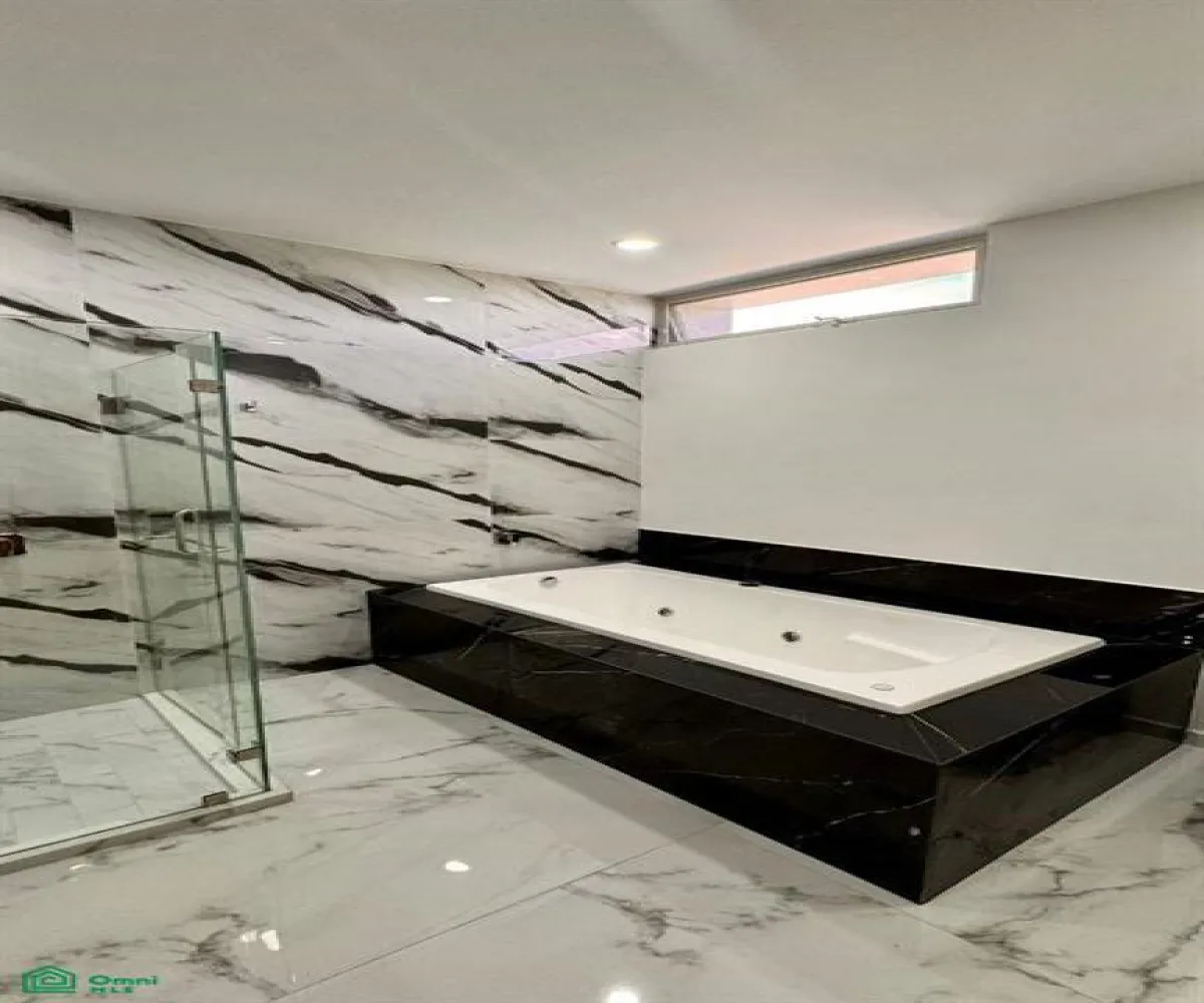 Casa En Venta,San Juan de Ocotán,Fraccionamiento en villa verona D-19, Zapopan, Jalisco 45019, 5 Habitaciones,8 Baños,Fraccionamiento en villa verona,MX25980872