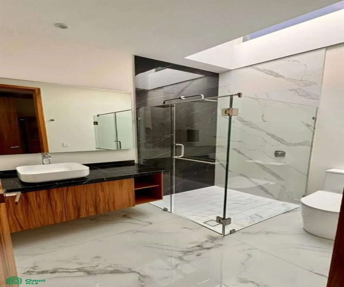 Casa En Venta,San Juan de Ocotán,Fraccionamiento en villa verona D-19, Zapopan, Jalisco 45019, 5 Habitaciones,8 Baños,Fraccionamiento en villa verona,MX25980872