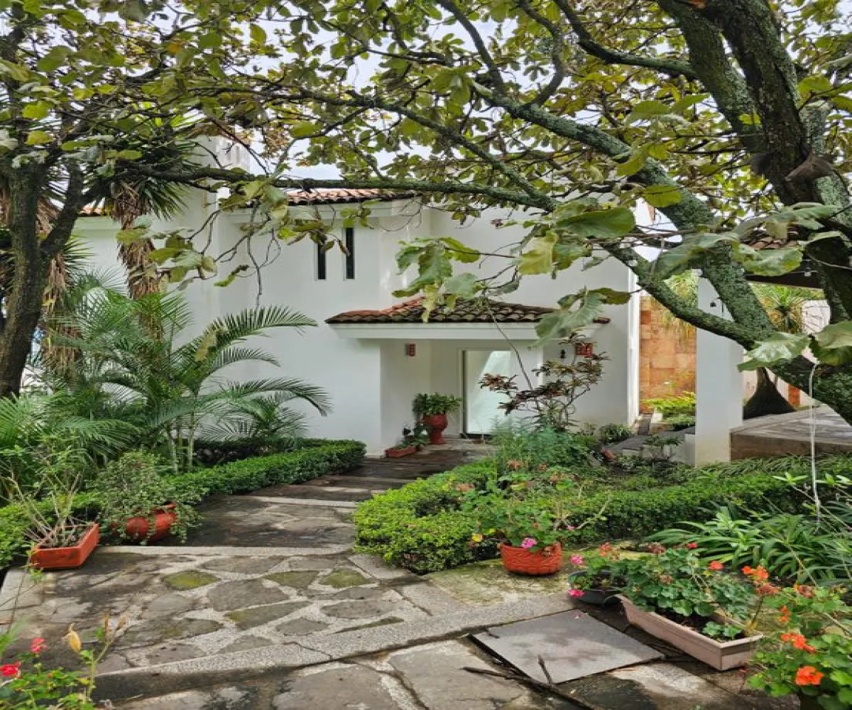 Casa En Venta,El Palomar,Paseo de Los Laureles 197, Tlajomulco de Zúñiga, Jalisco 45643, 5 Habitaciones,2 Baños,Paseo de Los Laureles,1,pS5FF0J