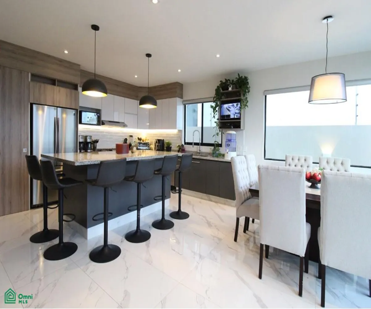 Casa En Venta,Fraccionamiento Bosques Vallarta,Calle del Bosque 1721, Zapopan, Jalisco 45221, 4 Habitaciones,6 Baños,Calle del Bosque,3,MX25886998