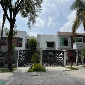 Casa En Venta,Bugambilias,Av. de las Magnolias 191, Zapopan, Jalisco 45238, 4 Habitaciones,4 Baños,Av. de las Magnolias,2,MX25987525