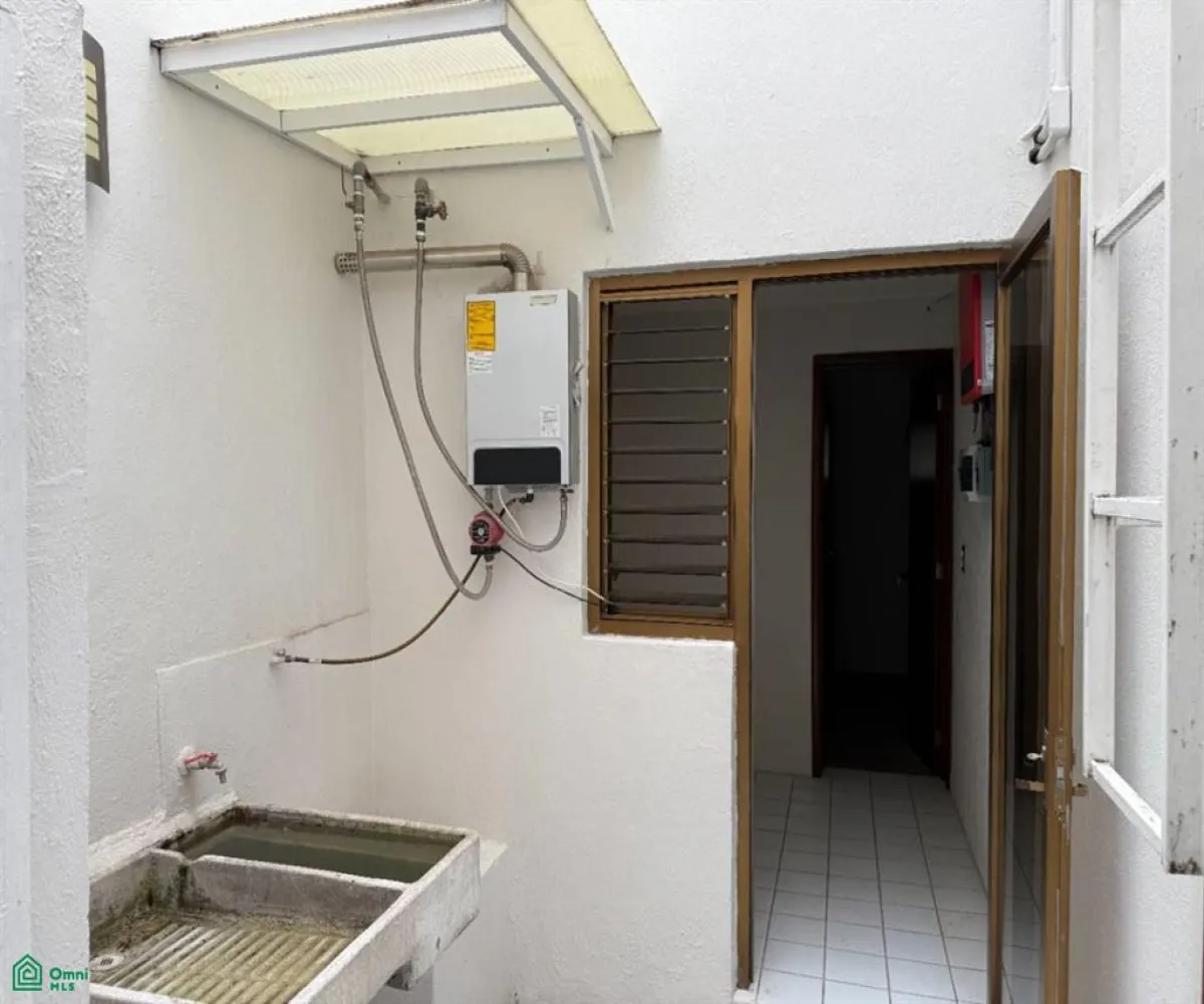 Casa En Venta,Bugambilias,Av. de las Magnolias 191, Zapopan, Jalisco 45238, 4 Habitaciones,4 Baños,Av. de las Magnolias,2,MX25987525