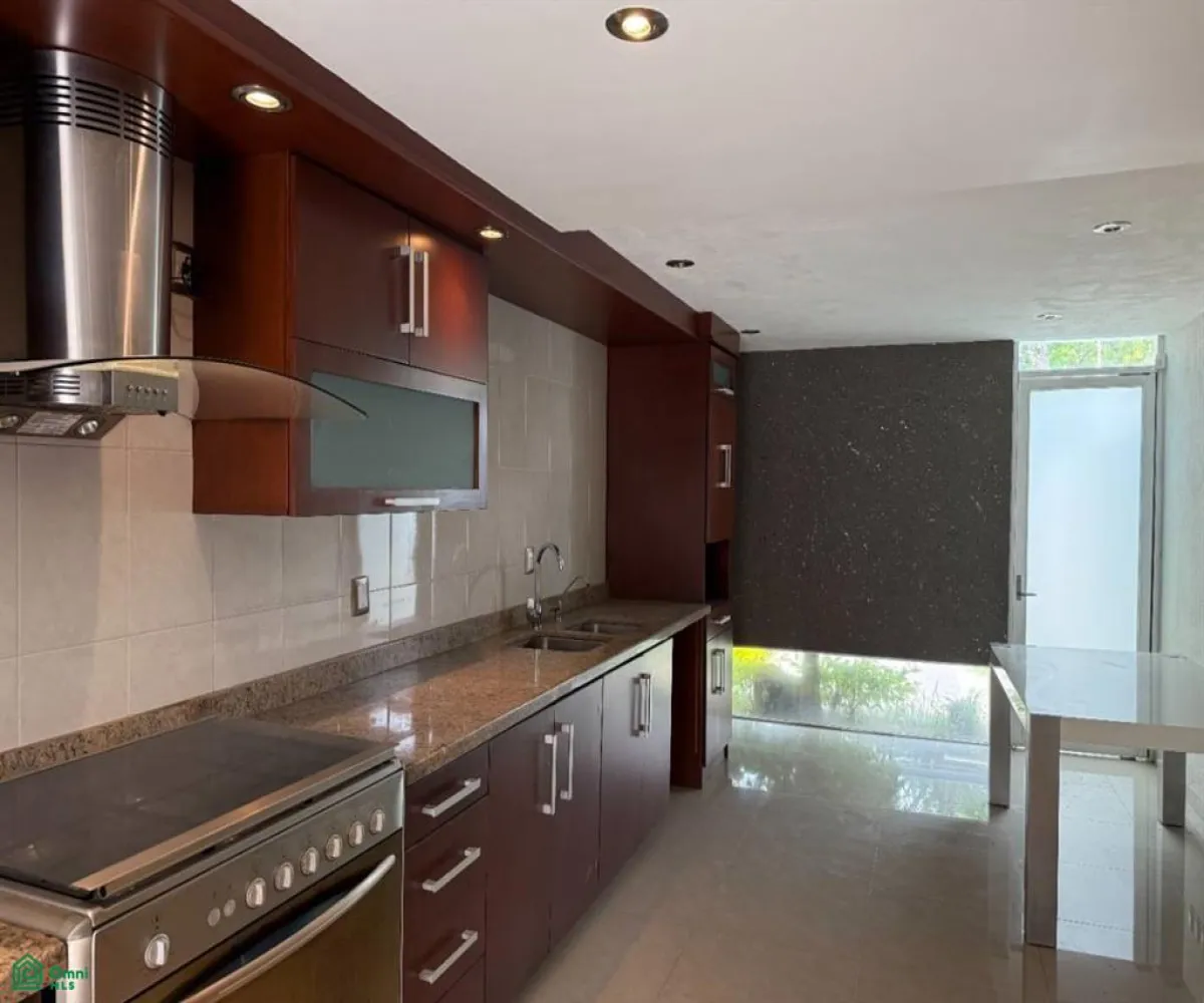 Casa En Venta,Bugambilias,Av. de las Magnolias 191, Zapopan, Jalisco 45238, 4 Habitaciones,4 Baños,Av. de las Magnolias,2,MX25987525